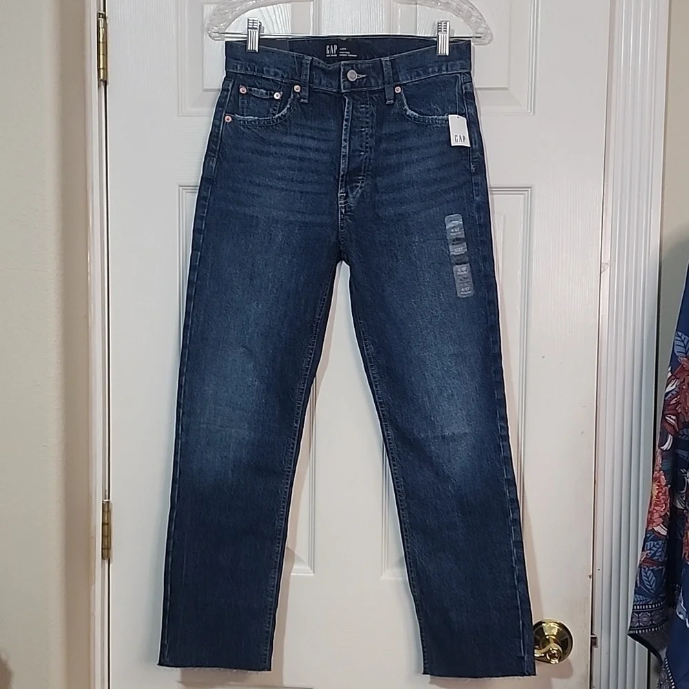 NWT Gap high rise cheeky straight jeans (Raw Hem)